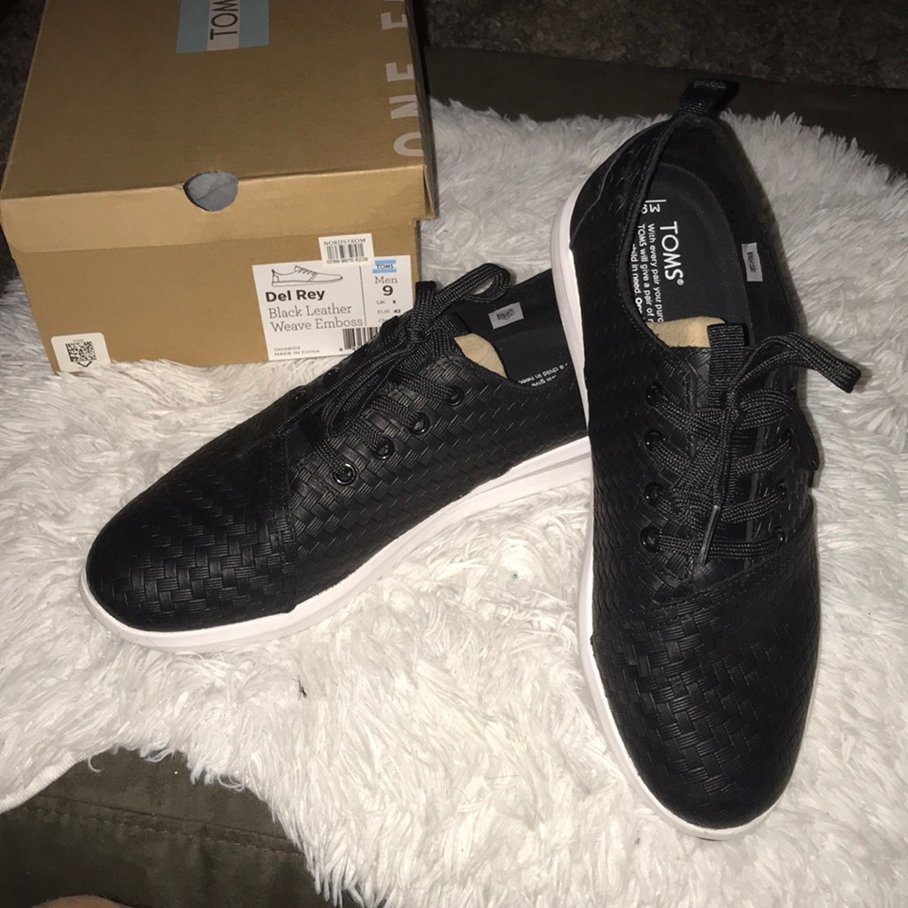 Toms del Rey black leather weave emboss shoes